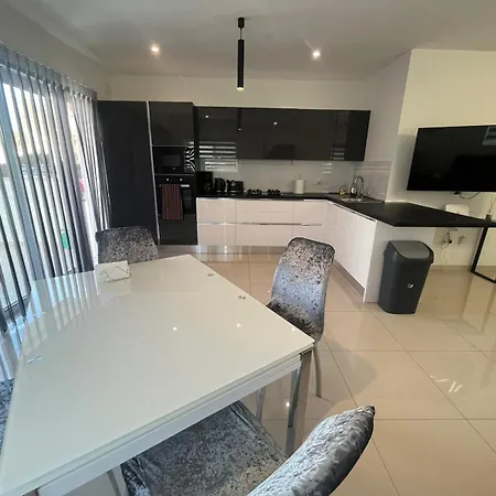 New 3 Bedroom With Large Terrace & Panoramic Views *